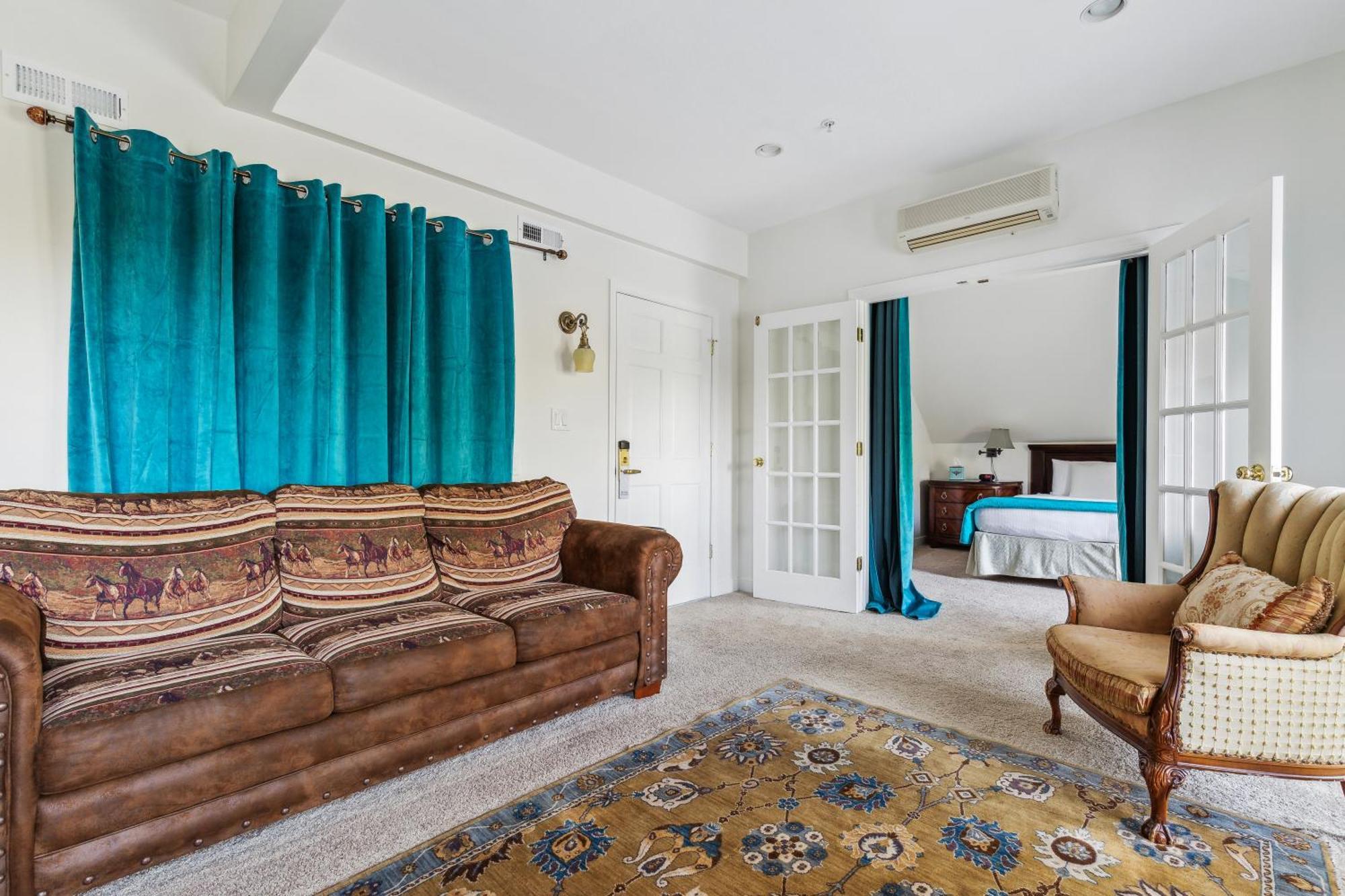 The Columbia Inn At Peralynna Buitenkant foto