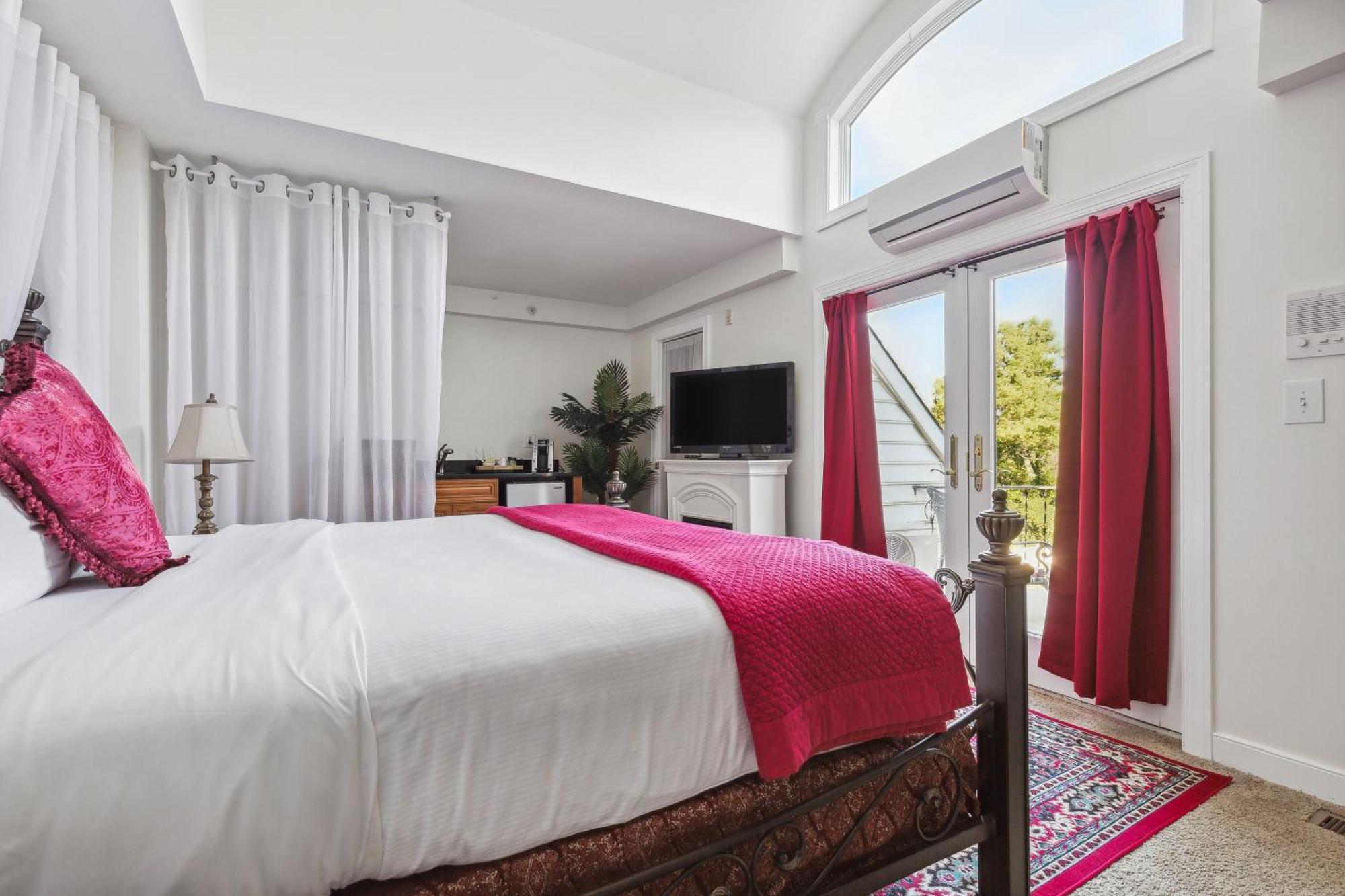 The Columbia Inn At Peralynna Buitenkant foto