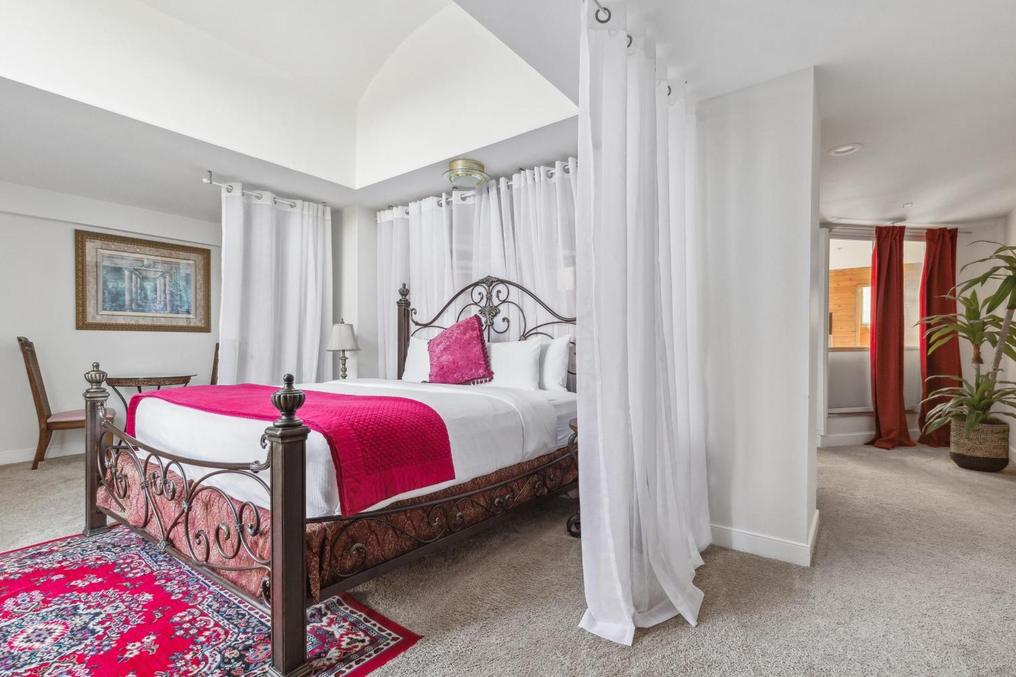 The Columbia Inn At Peralynna Buitenkant foto