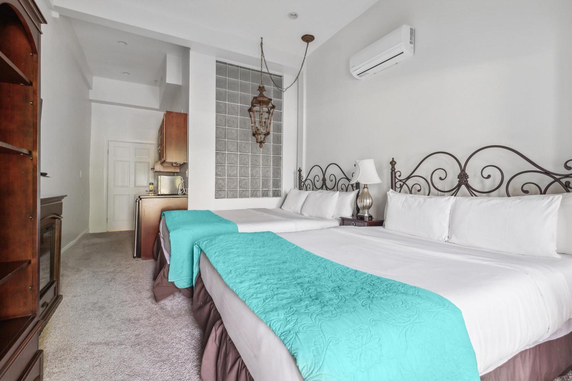 The Columbia Inn At Peralynna Buitenkant foto