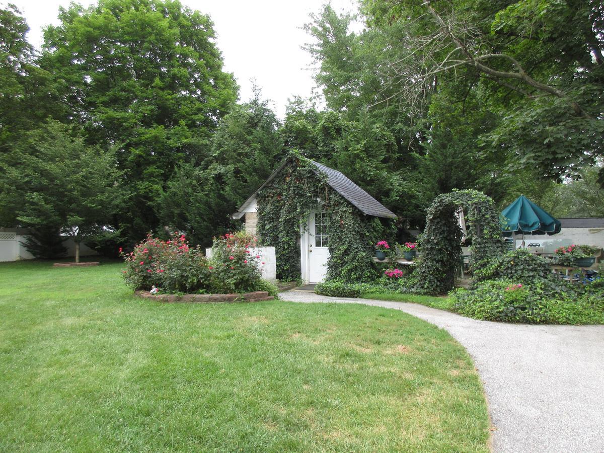 The Columbia Inn At Peralynna Buitenkant foto