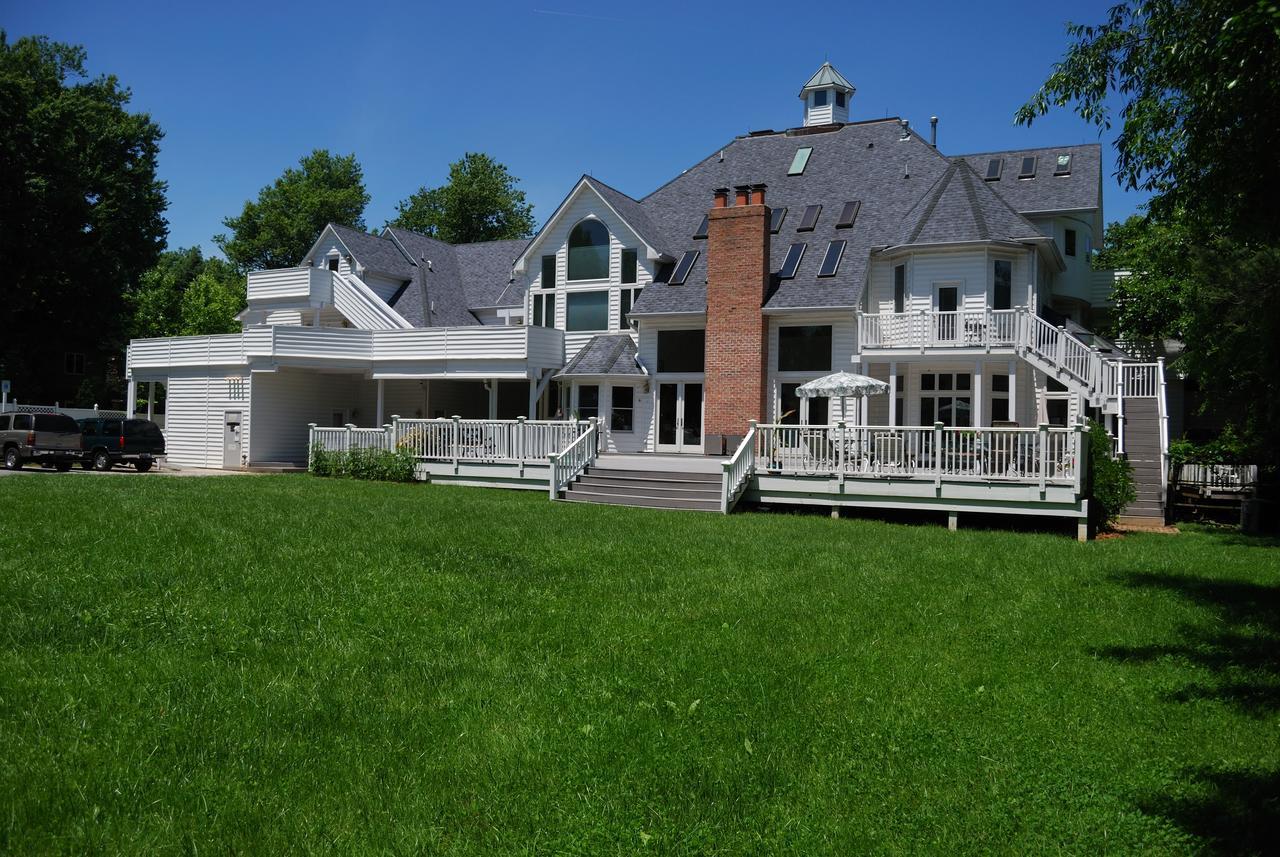 The Columbia Inn At Peralynna Buitenkant foto